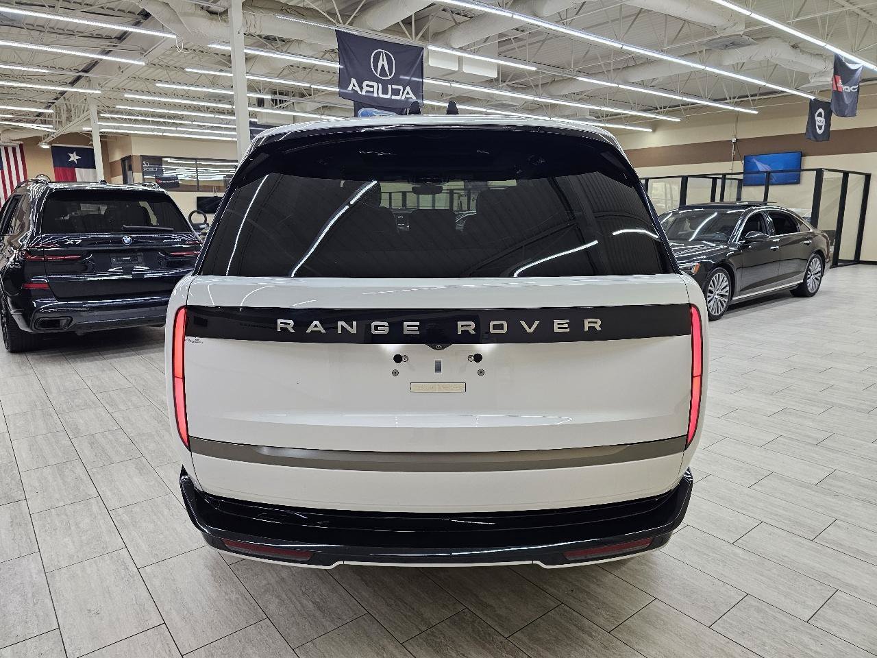 Used 2025 Land Rover Range Rover SE AWD/4WD image 7