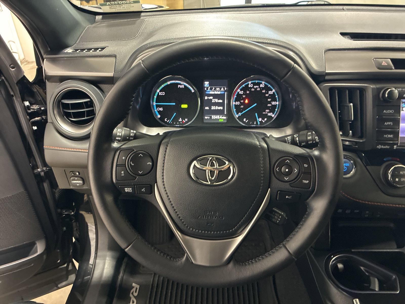 Used 2017 Toyota RAV4 SE image 18