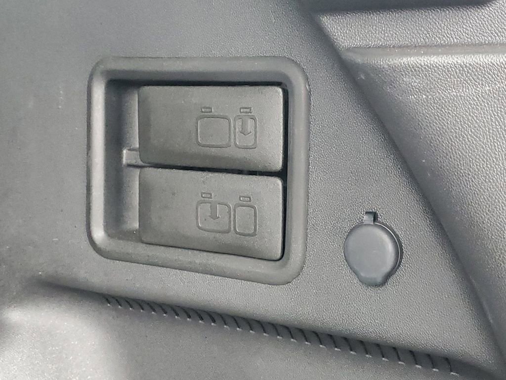 Used 2024 Chevrolet Equinox LT image 30