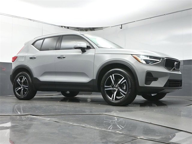 Used 2025 Volvo XC40 B5 Core image 41