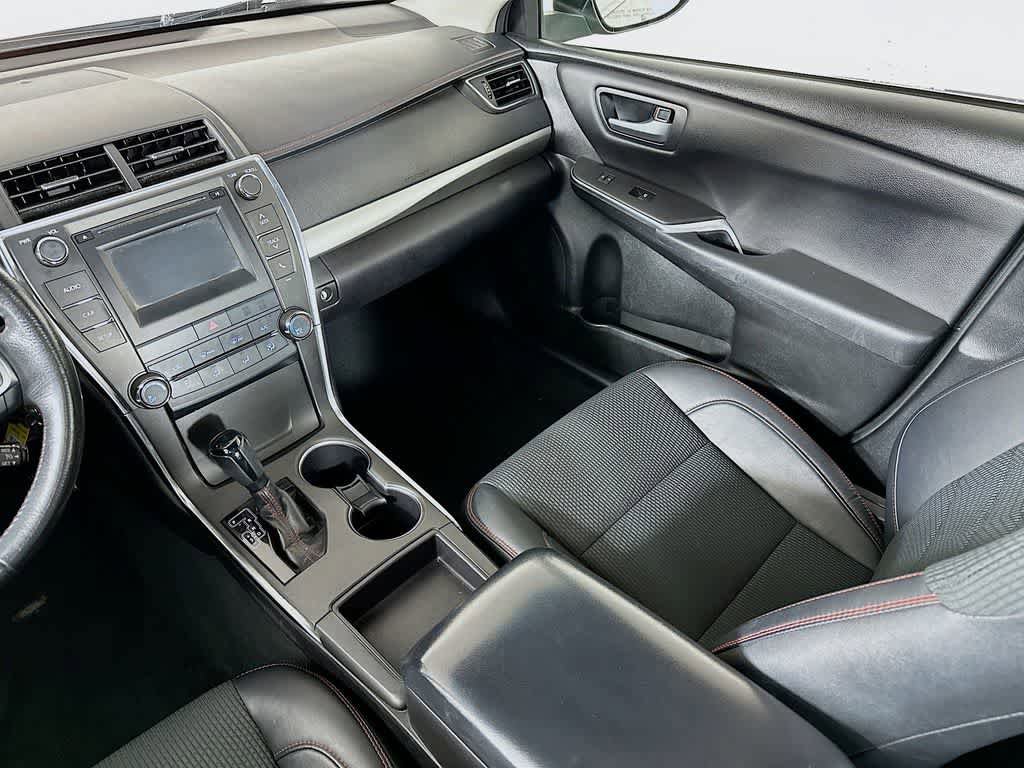 Used 2017 Toyota Camry SE image 11