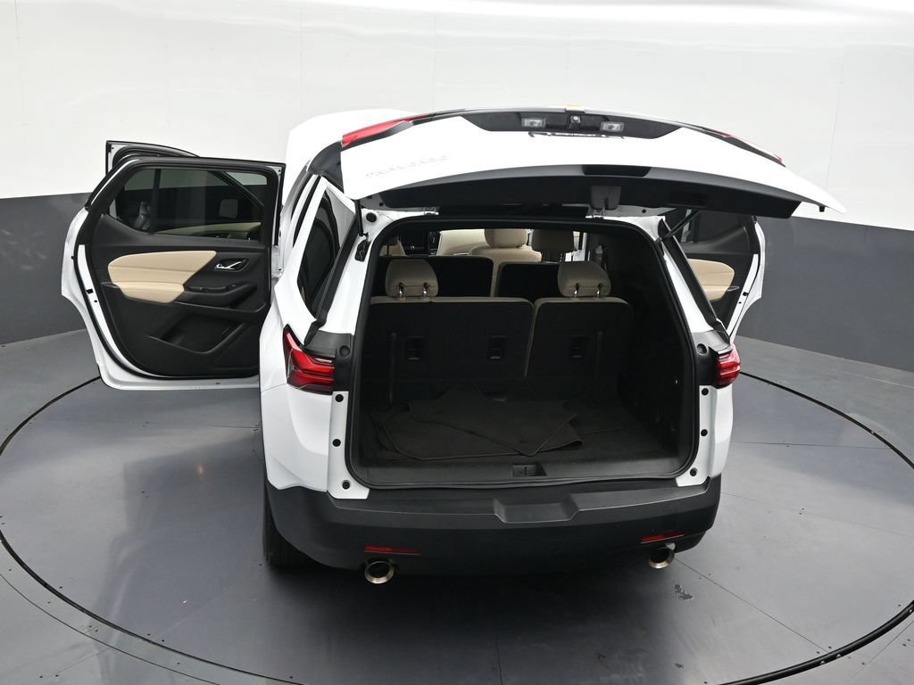 Used 2023 Chevrolet Traverse LS FWD image 40