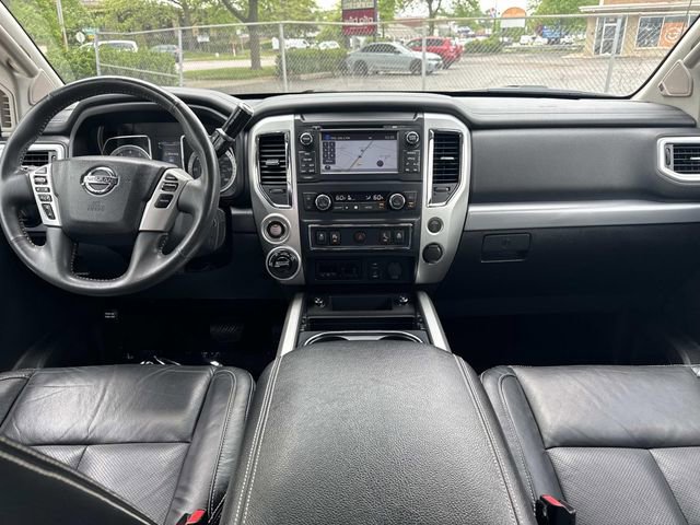Used 2017 Nissan Titan PRO-4X w/ Pro-4x Convenience Package AWD/4WD image 15