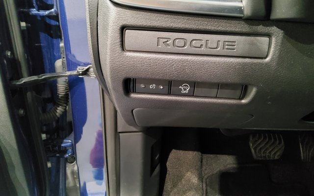 Used 2023 Nissan Rogue S image 24