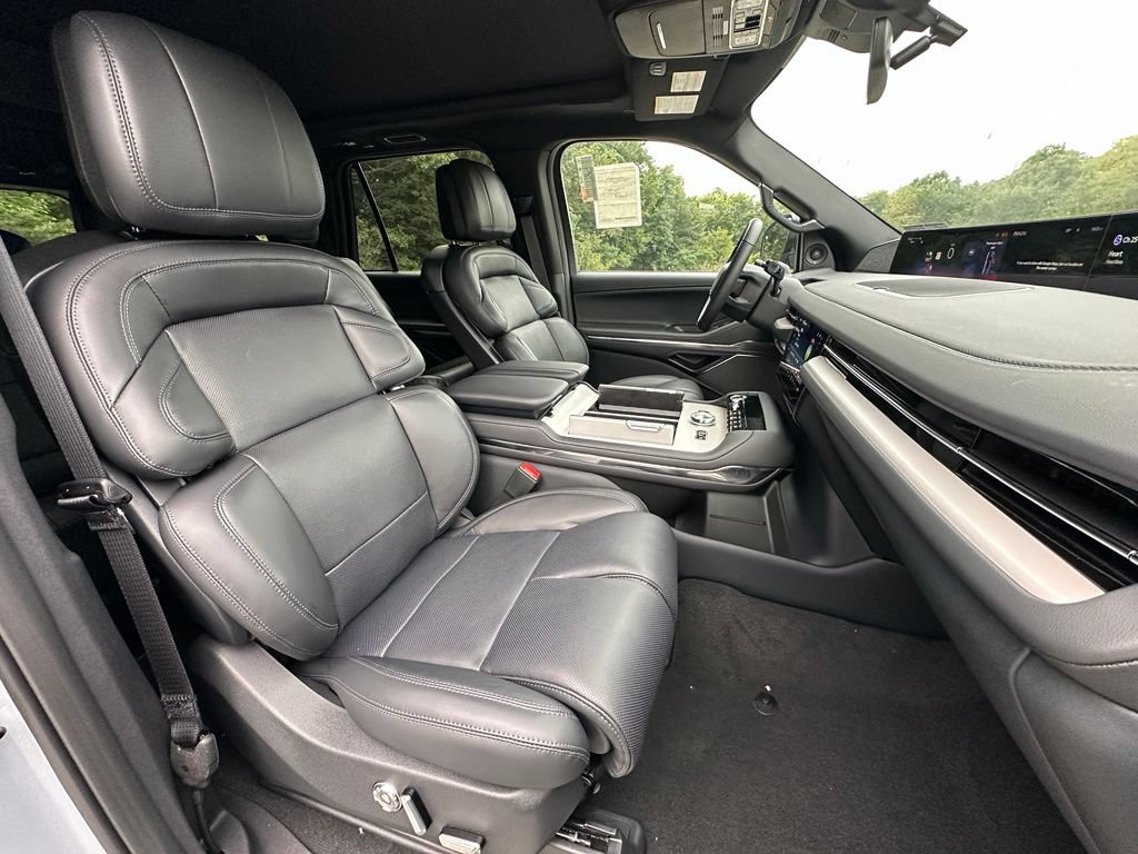 New 2027 Lincoln Navigator Reserve w/ Jet Appearance Package AWD/4WD image 24