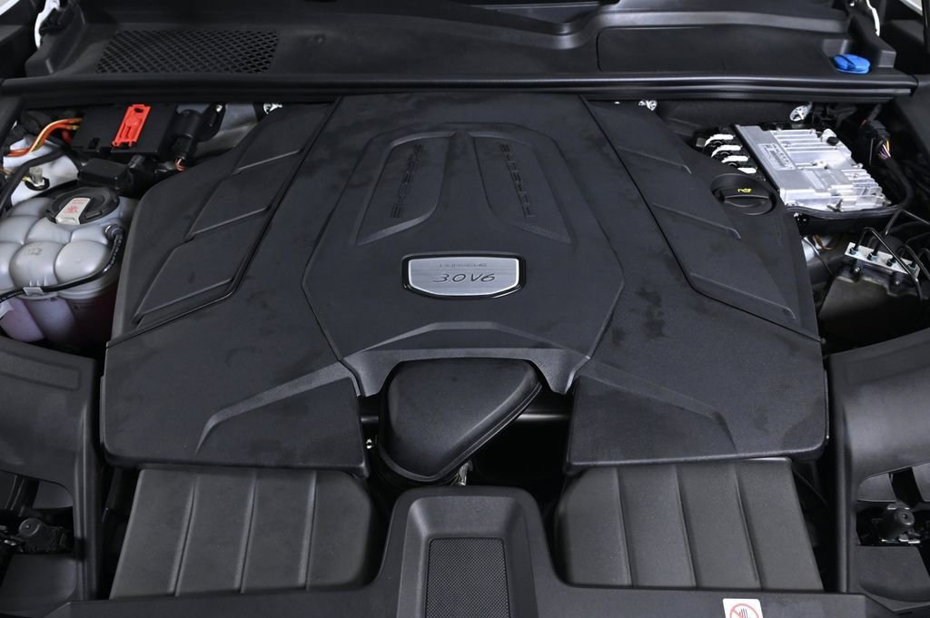 Certified 2023 Porsche Cayenne Platinum Edition AWD/4WD image 27