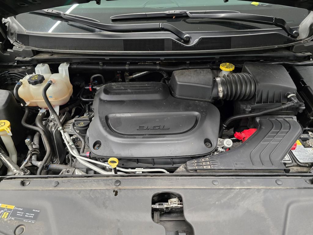 Certified 2024 Chrysler Pacifica Touring-L image 12