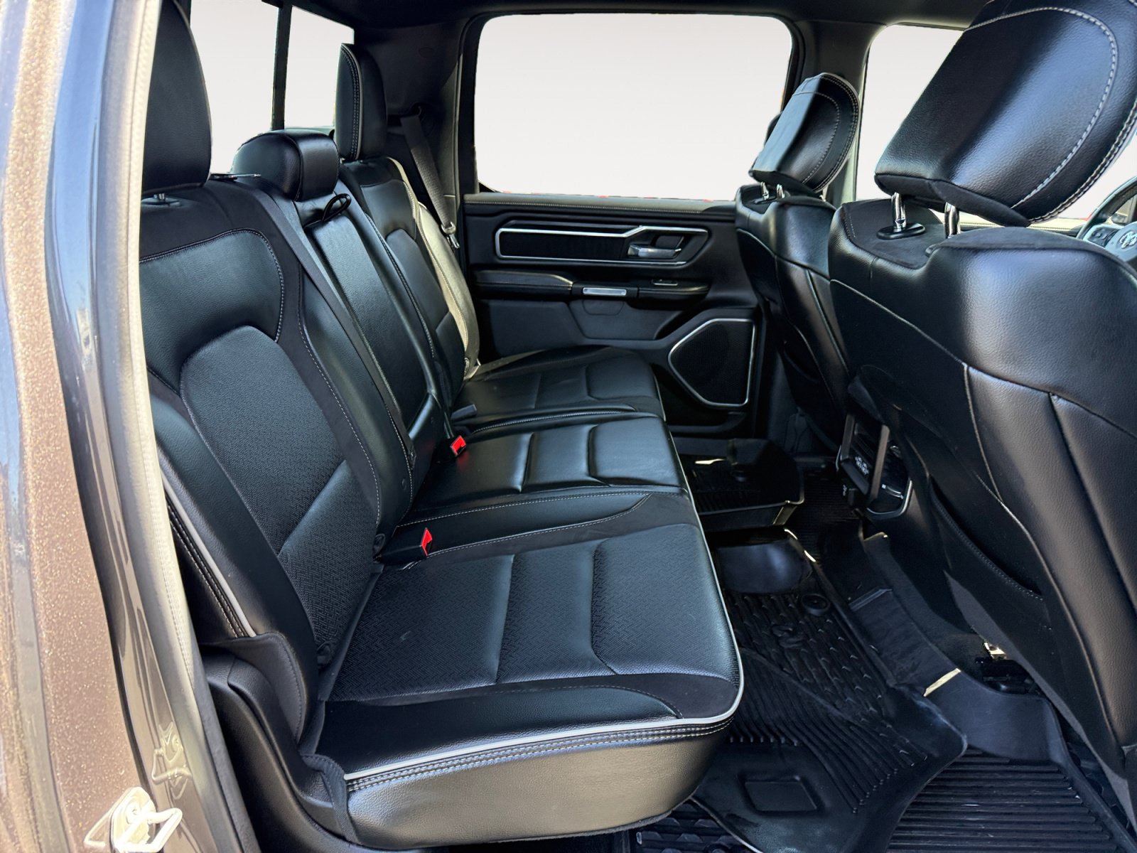 Used 2023 RAM 1500 Laramie AWD/4WD image 18
