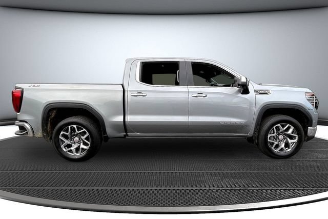 Used 2023 GMC Sierra 1500 SLT w/ SLT Premium Plus Package AWD/4WD image 4