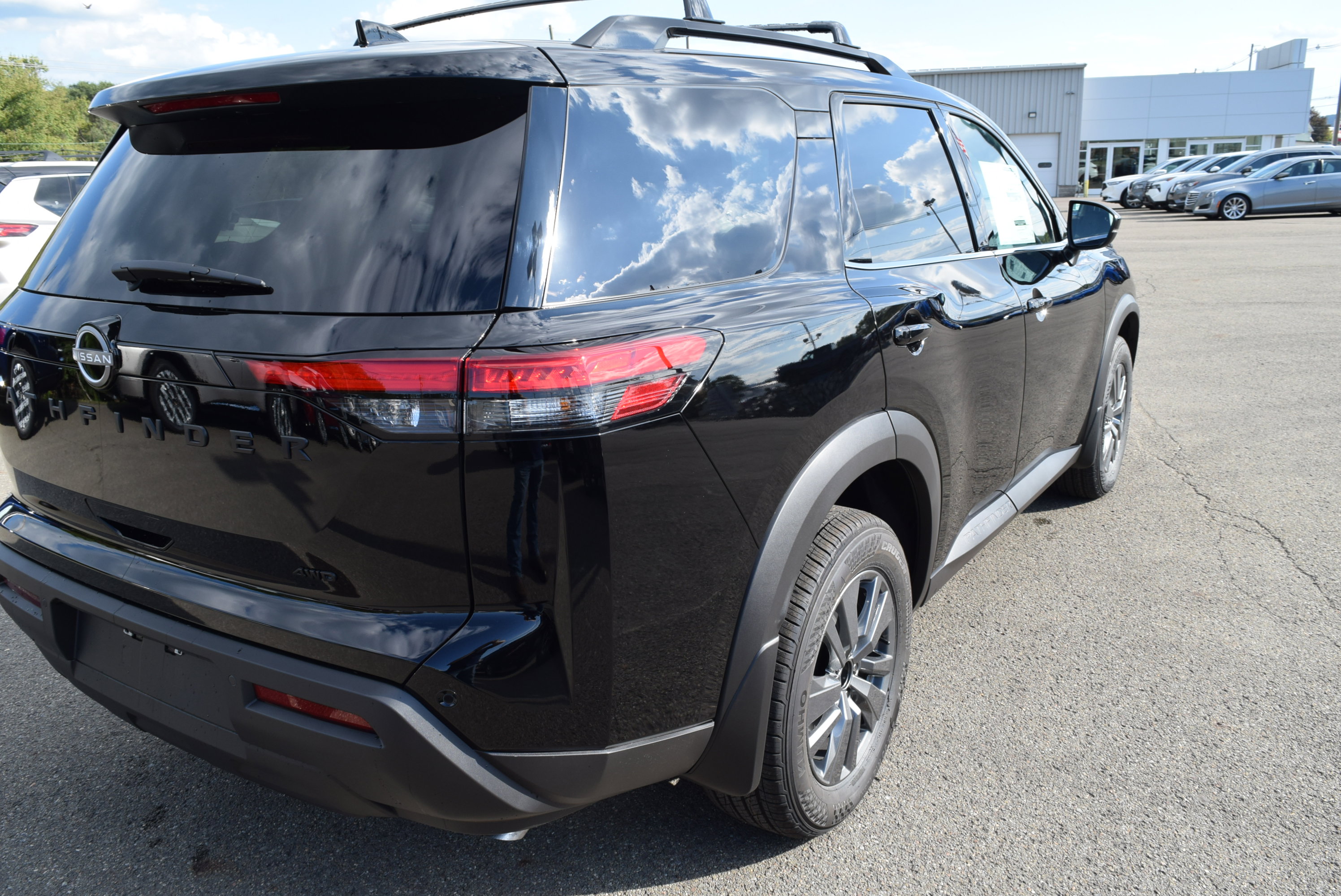 New 2025 Nissan Pathfinder SV w/ Black Appearance Package image 6