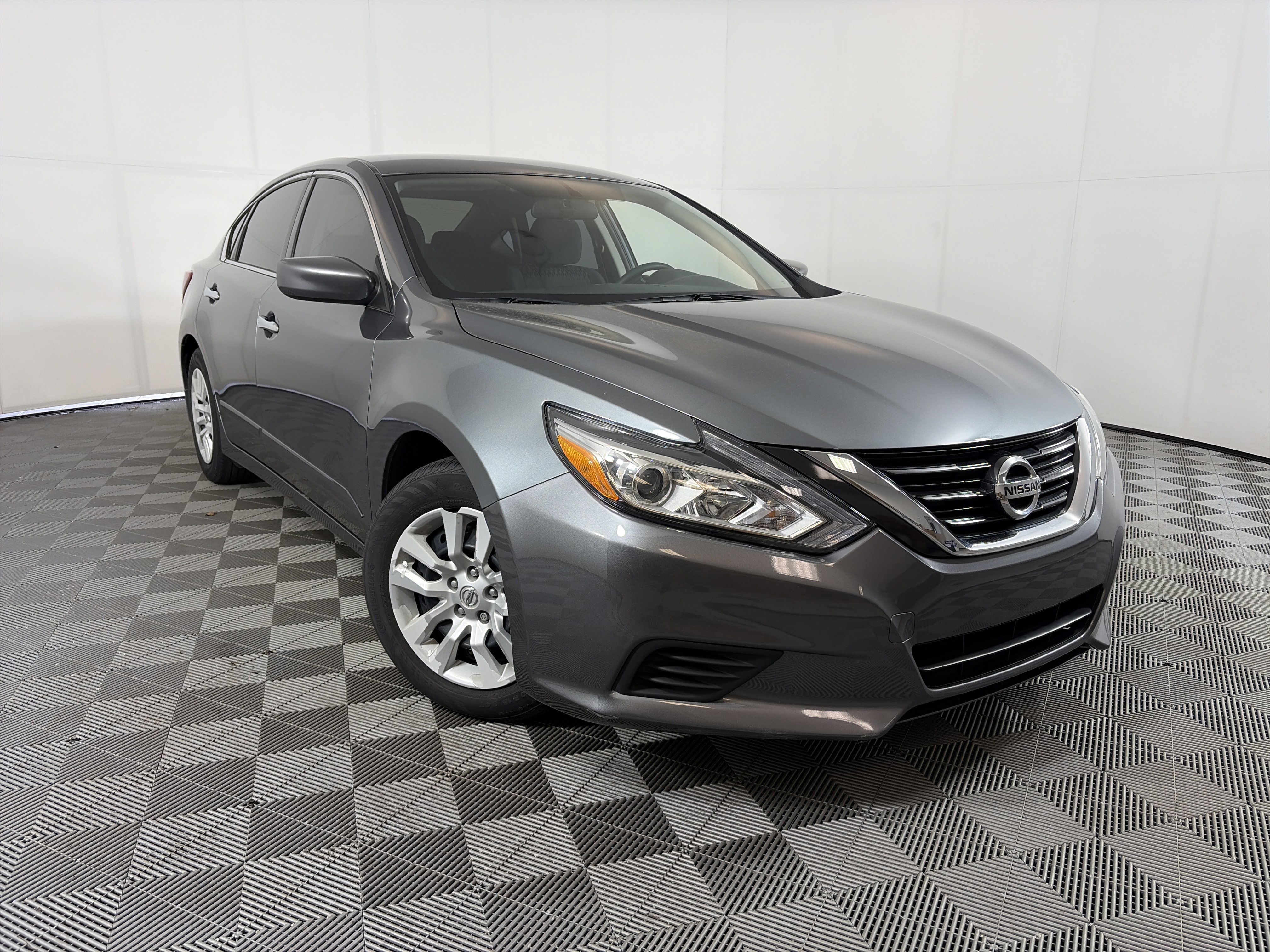 Used 2018 Nissan Altima 2.5 S w/ S Convenience Package image 1