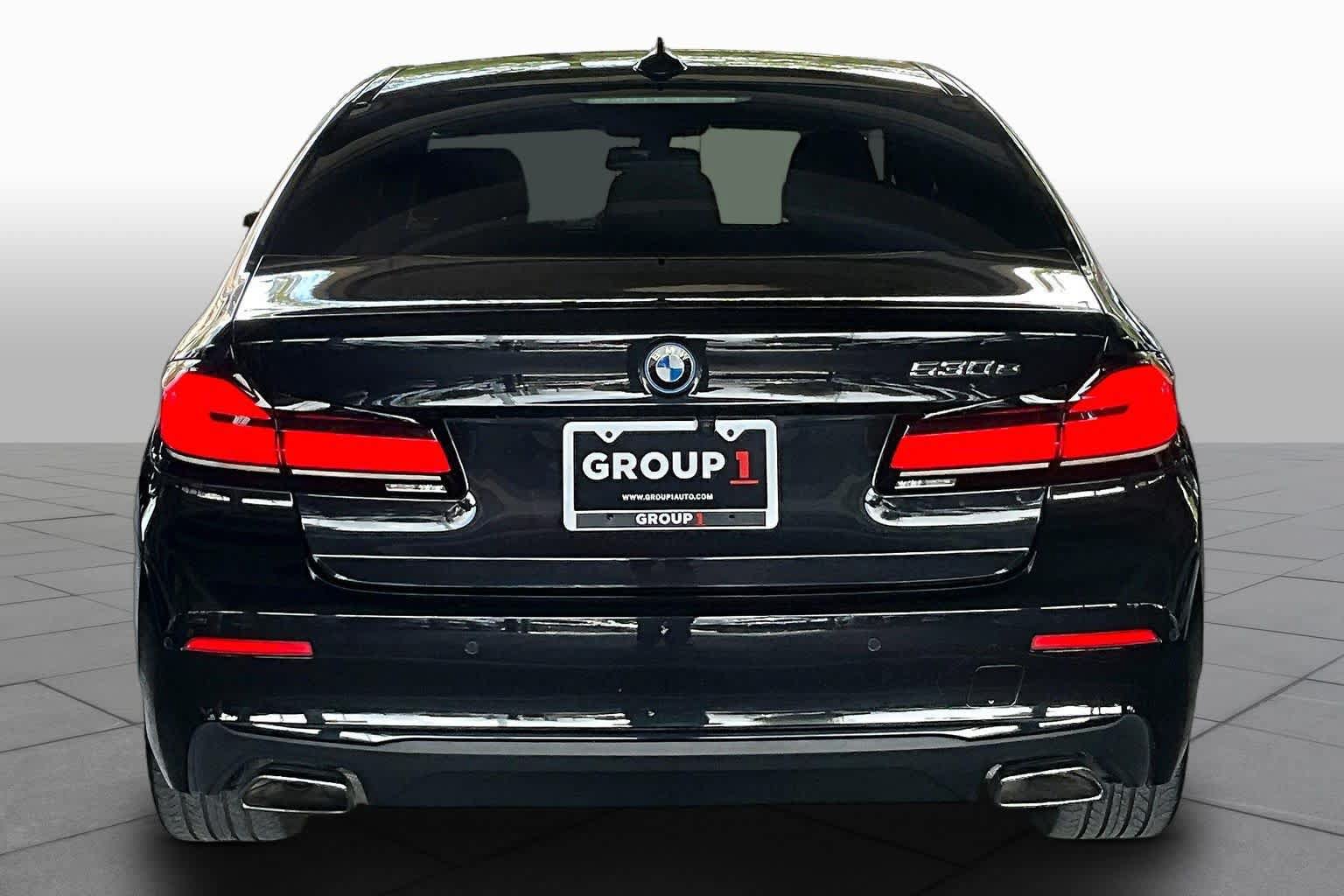 Used 2023 BMW 530e w/ Convenience Package RWD image 4