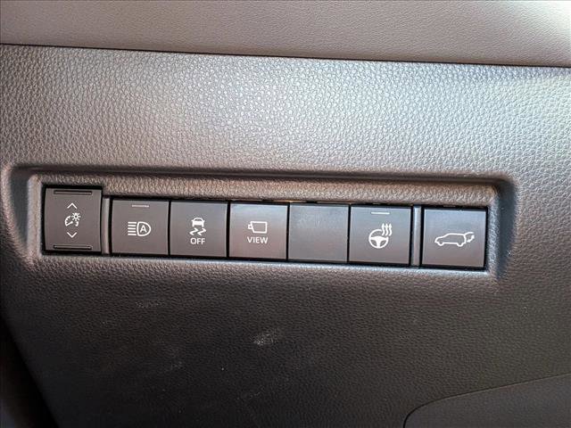 Used 2024 Toyota Venza Limited AWD/4WD image 11