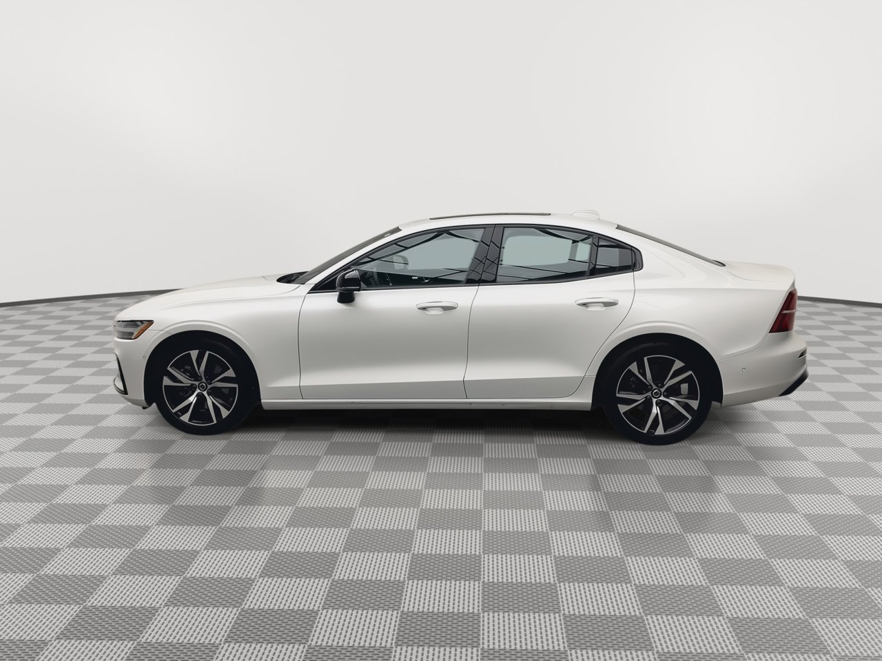 Used 2024 Volvo S60 B5 Plus image 36