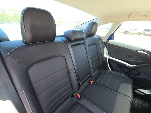 Used 2023 Volkswagen Jetta SE FWD image 13