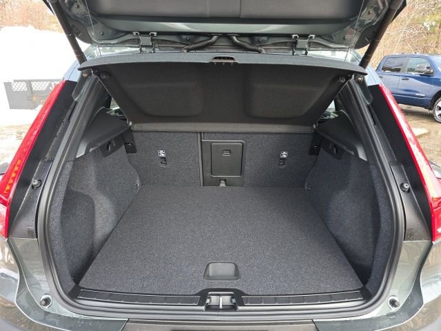 New 2026 Volvo XC40 B5 Core w/ Climate Package AWD/4WD image 16
