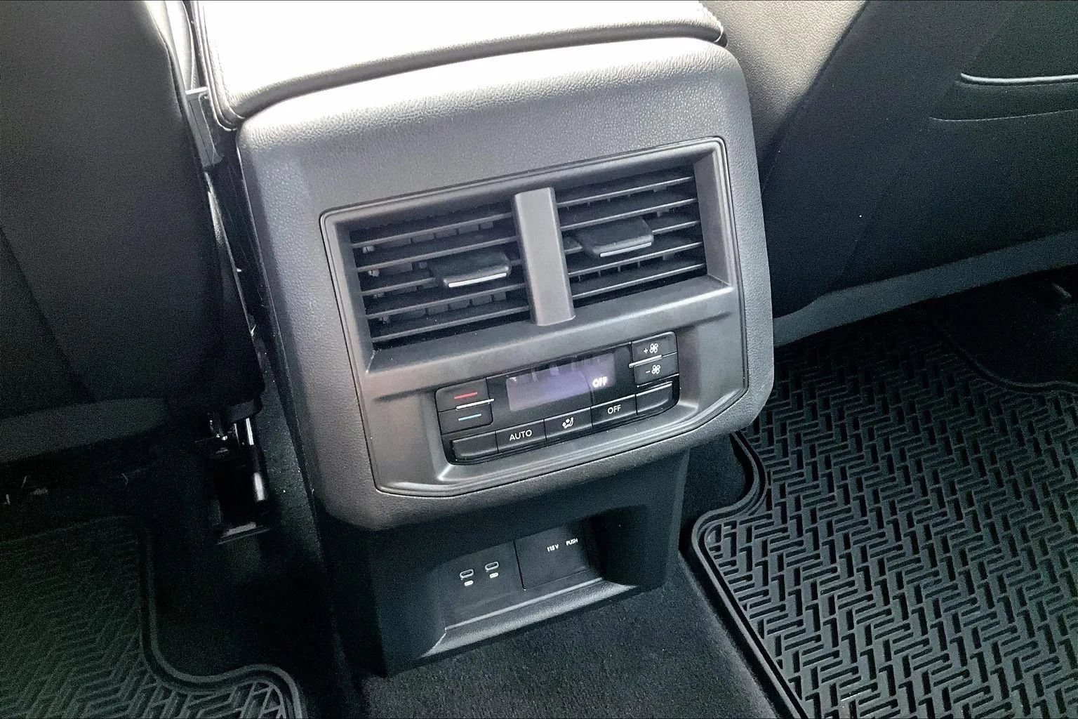 Used 2023 Volkswagen Atlas SE FWD image 24