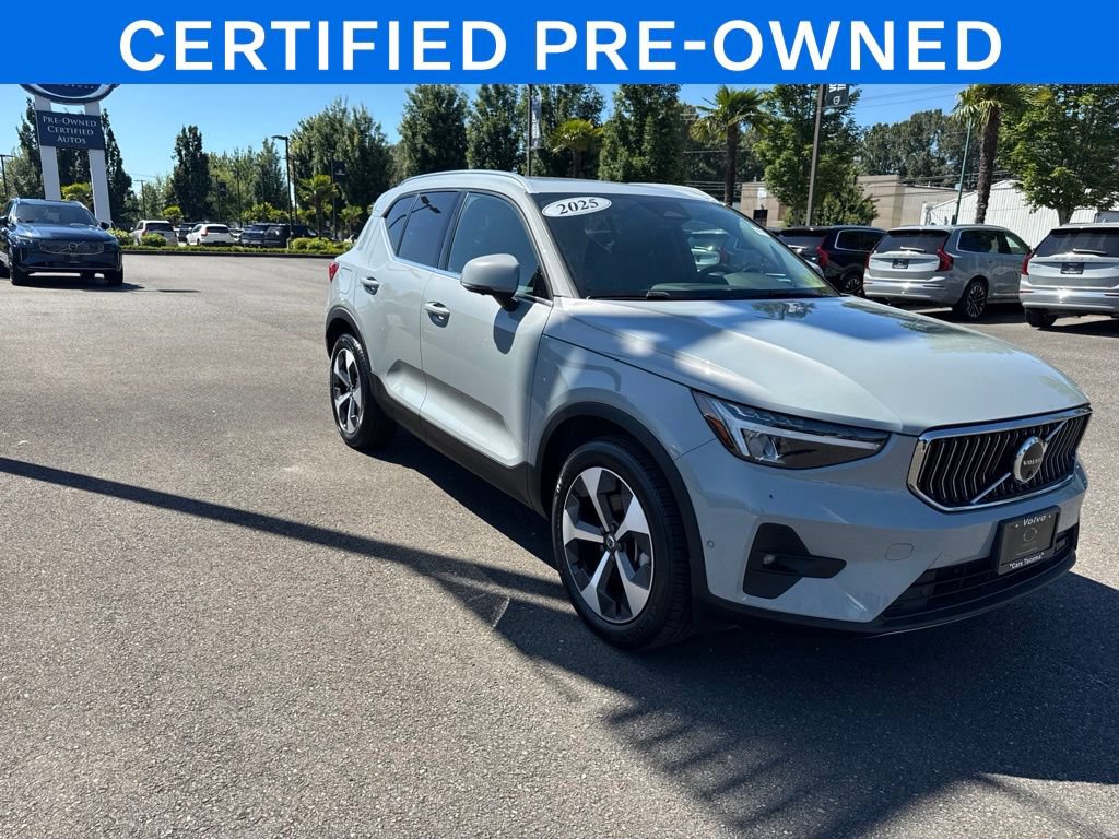 Certified 2025 Volvo XC40 B5 Plus AWD/4WD image 8
