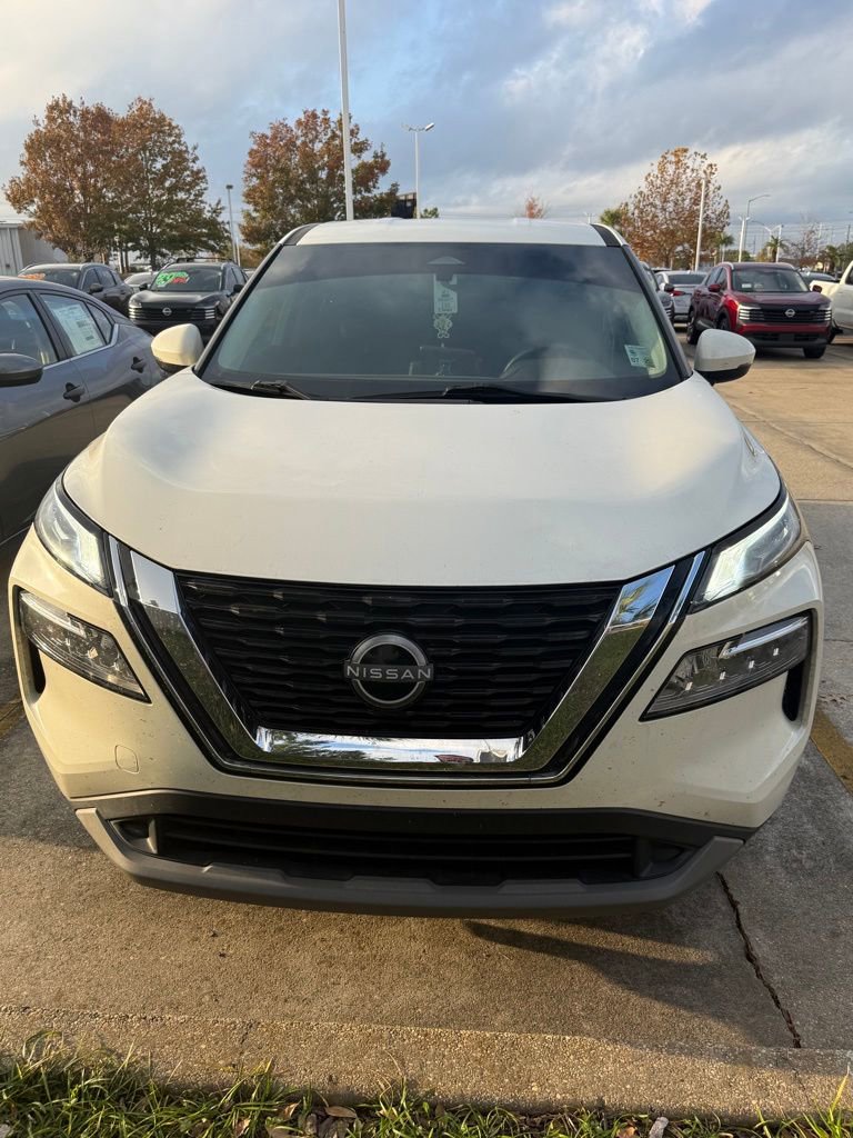 Used 2022 Nissan Rogue SV image 3