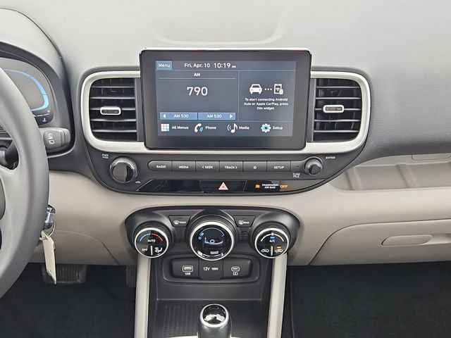 Used 2023 Hyundai Venue SEL image 17