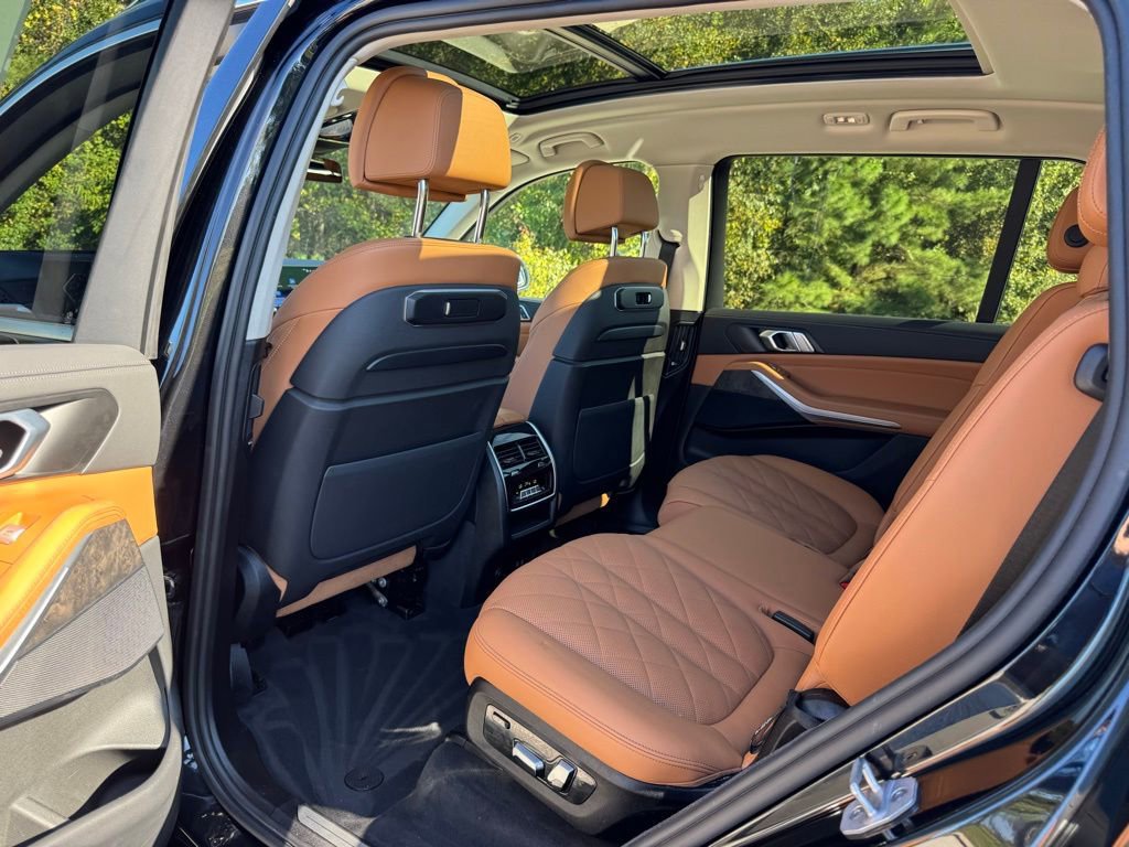 Used 2024 BMW X7 xDrive40i w/ Parking Assistance Package image 33