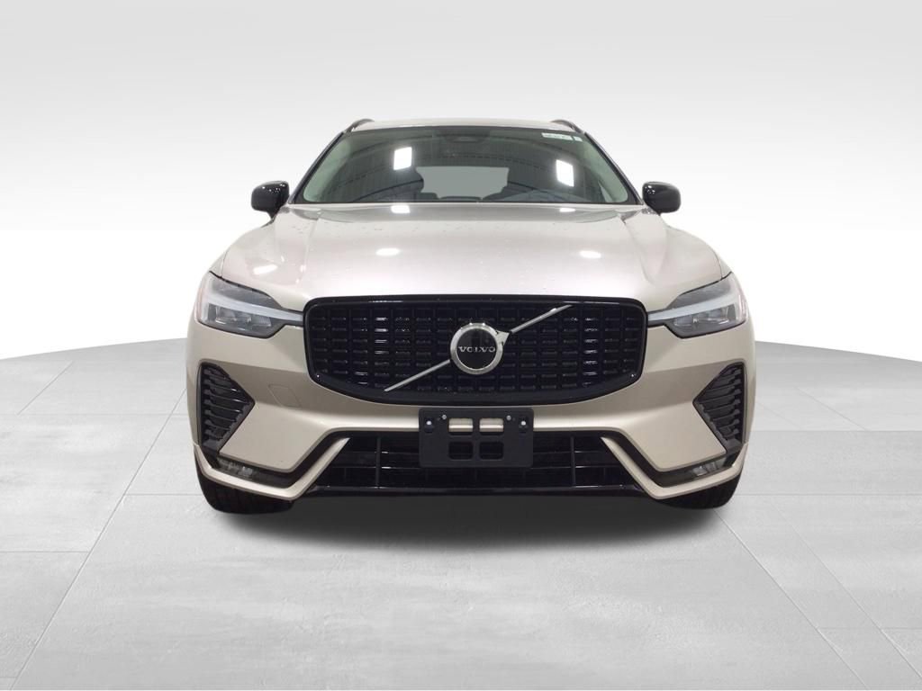 Used 2025 Volvo XC60 B5 Core image 6
