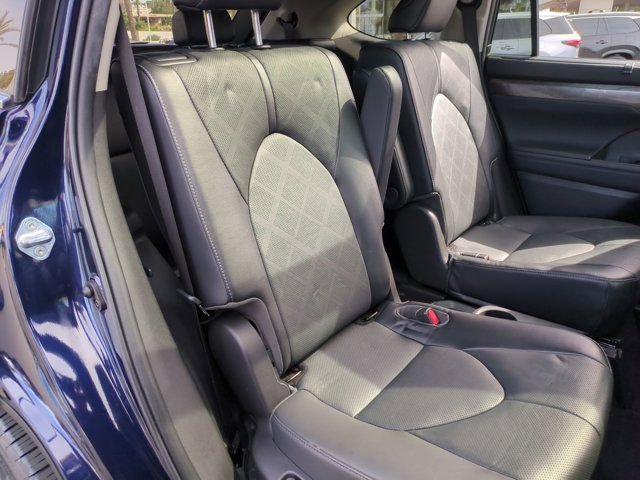 Used 2022 Toyota Highlander Platinum image 30