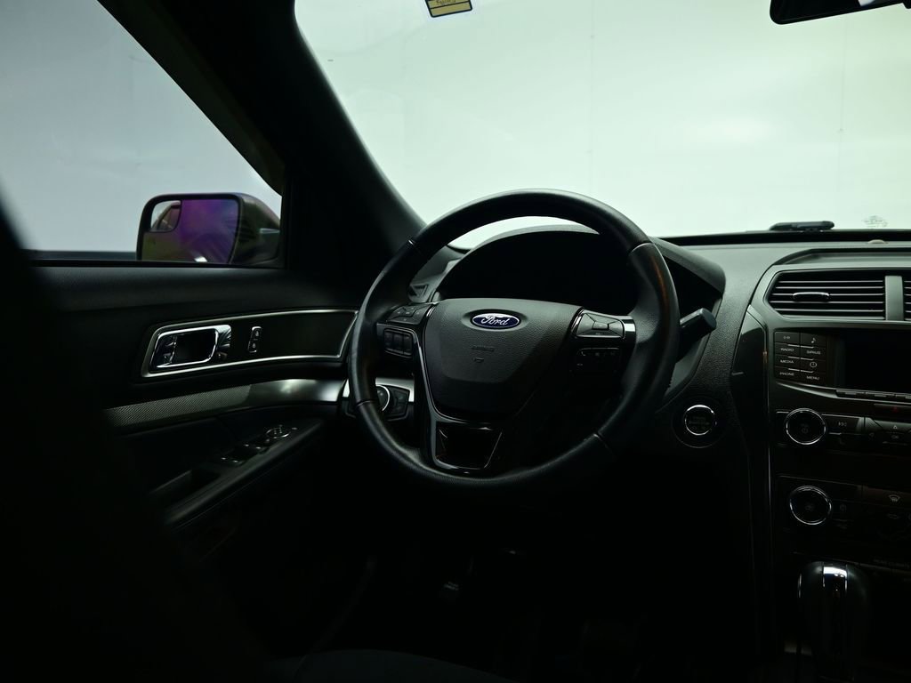 Used 2019 Ford Explorer XLT image 46