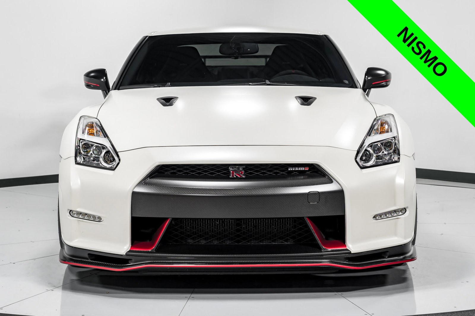 Used 2016 Nissan GT-R NISMO AWD/4WD image 10