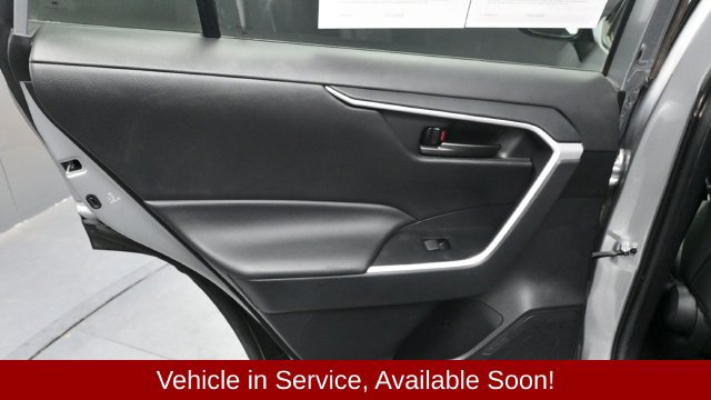 Used 2021 Toyota RAV4 LE AWD/4WD image 14