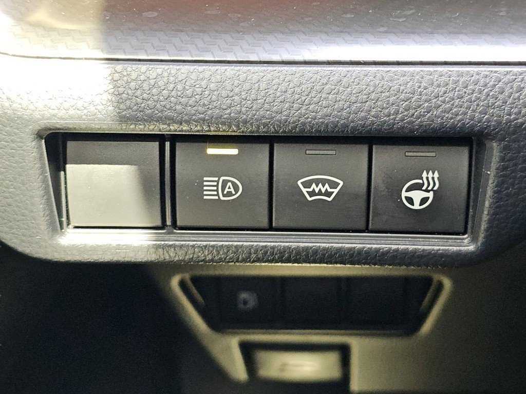 Used 2025 Toyota Prius AWD image 15