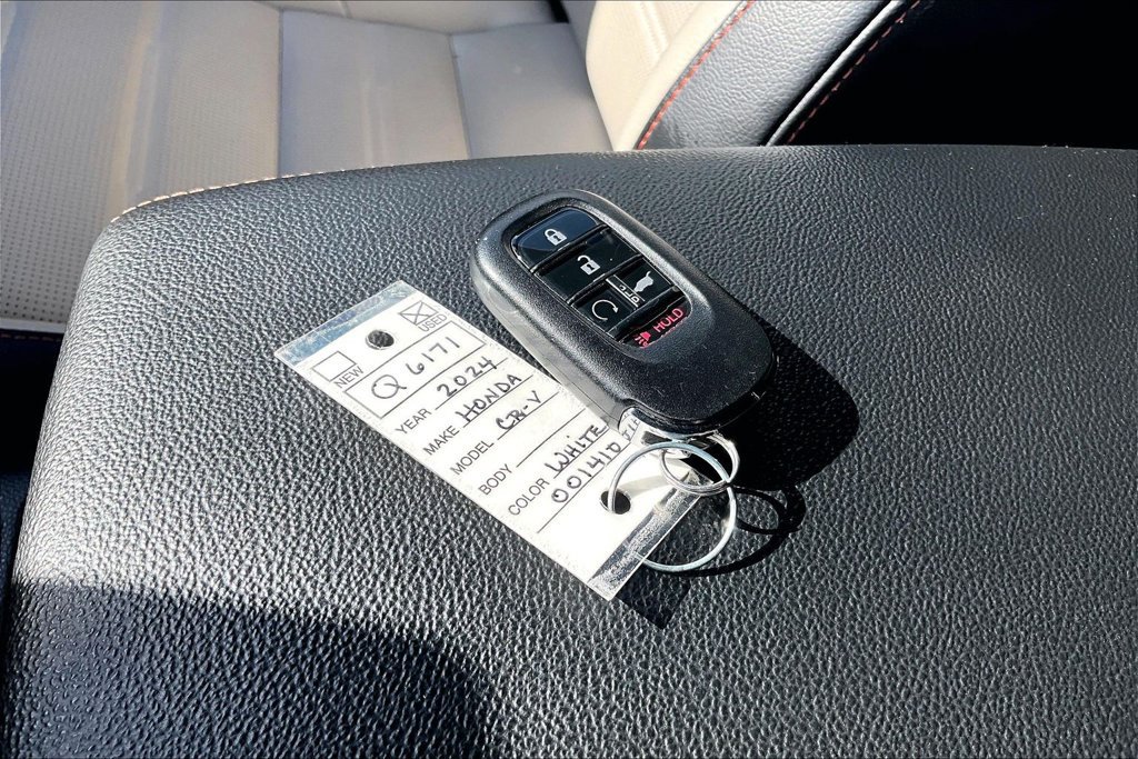 Used 2024 Honda CR-V Sport Touring image 11