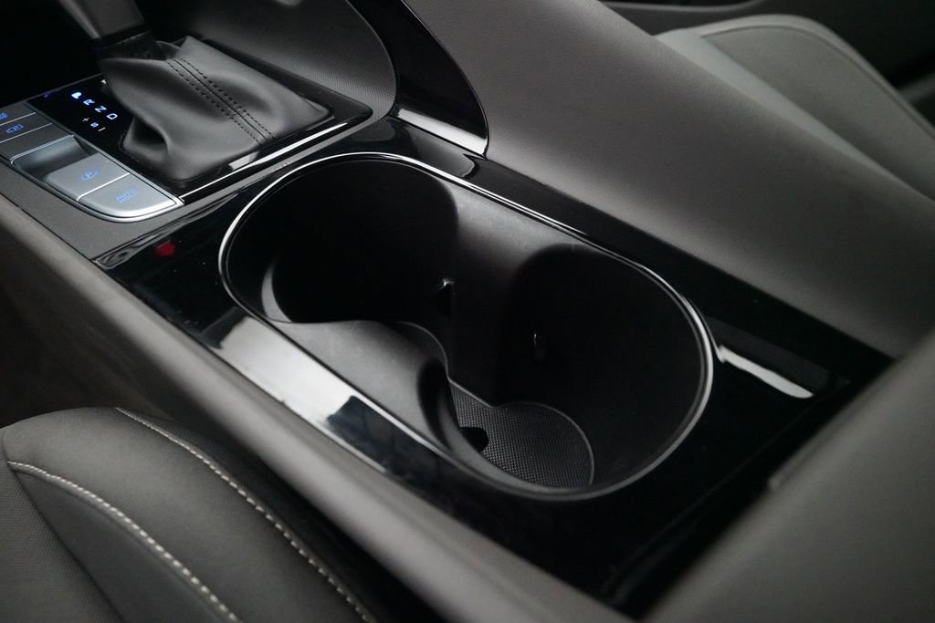 Used 2024 Hyundai Elantra Blue image 16