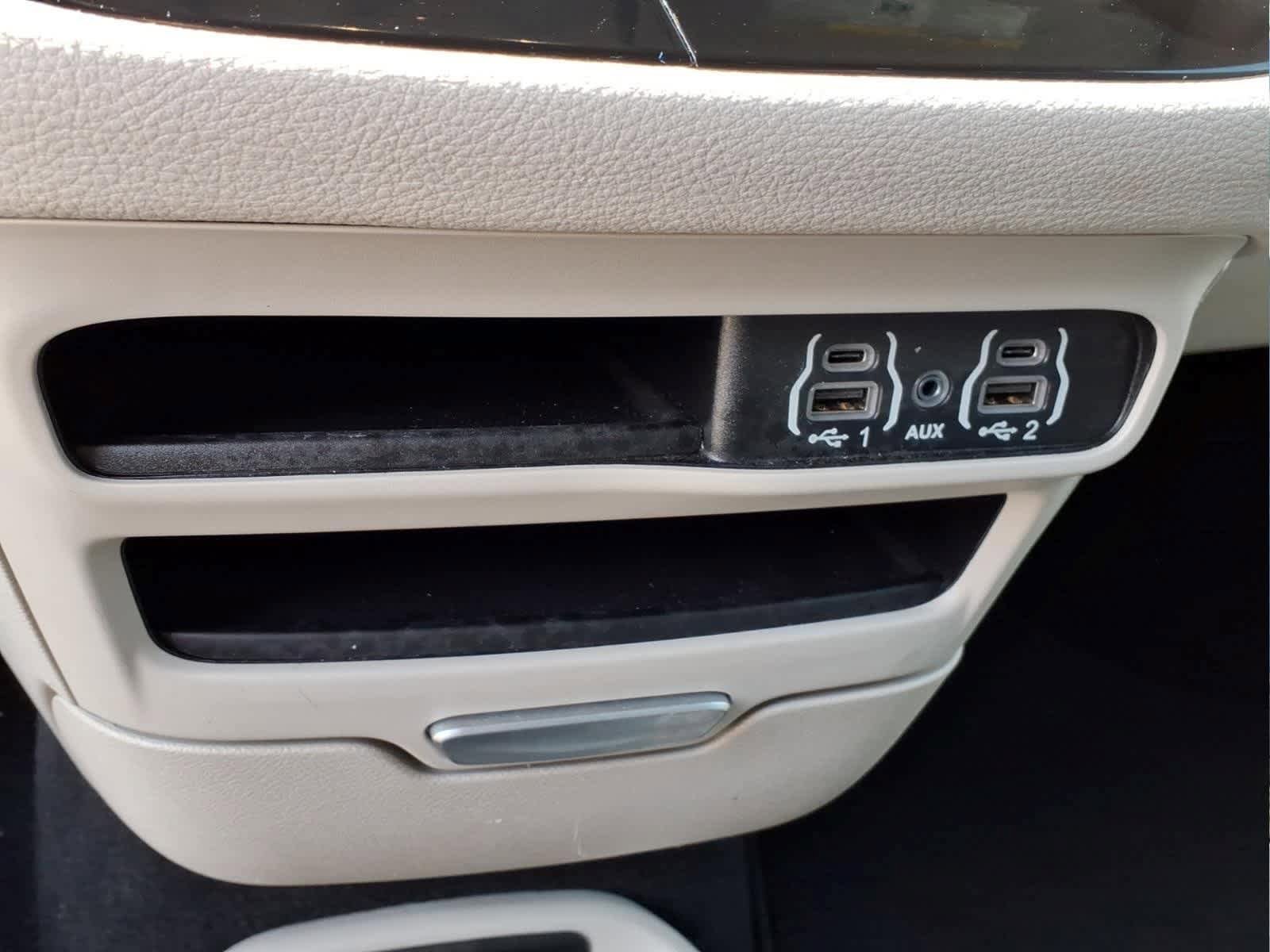 Used 2024 Chrysler Pacifica Touring-L FWD image 21