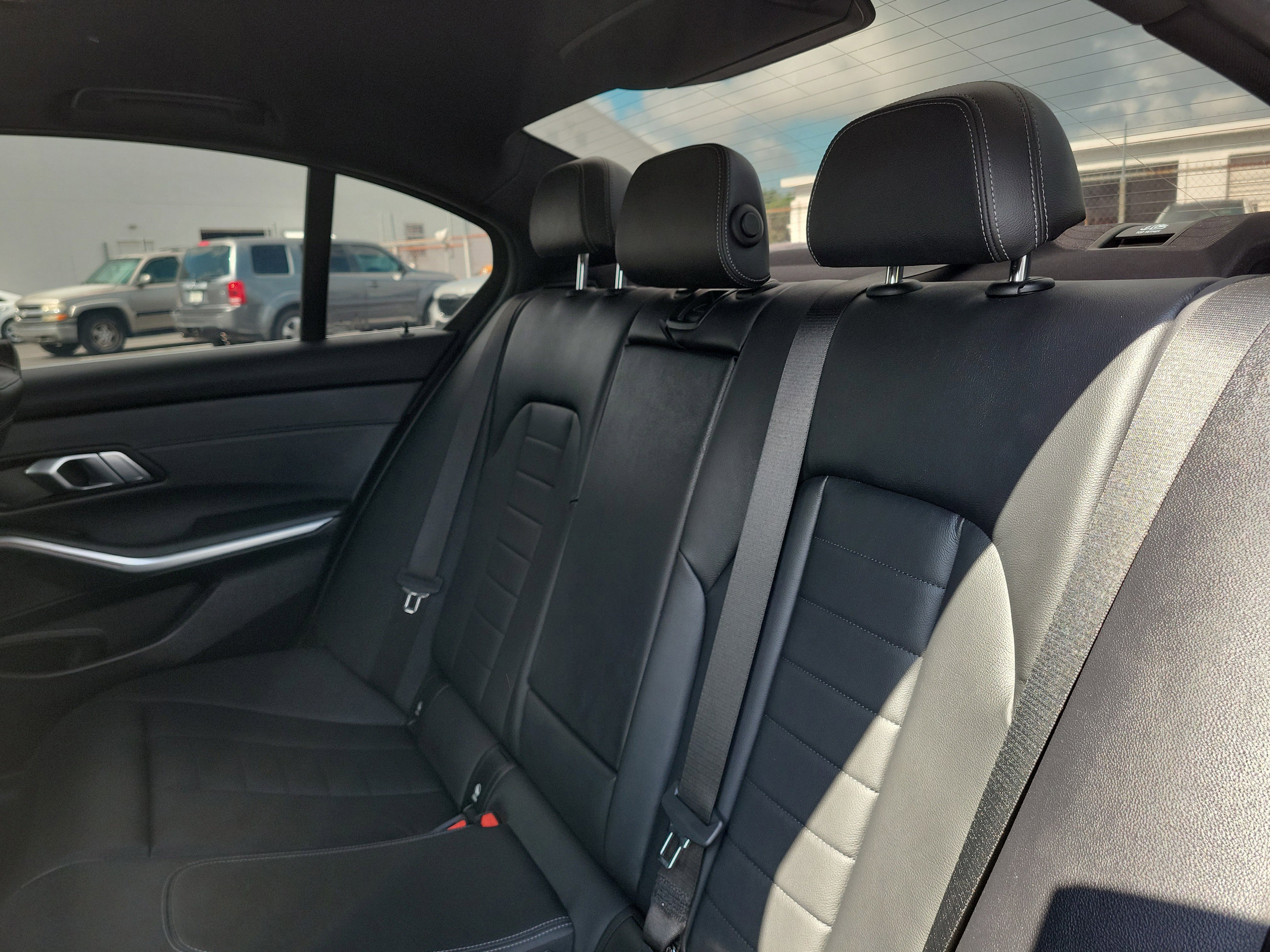 Used 2019 BMW 330i Sedan w/ Convenience Package RWD image 9