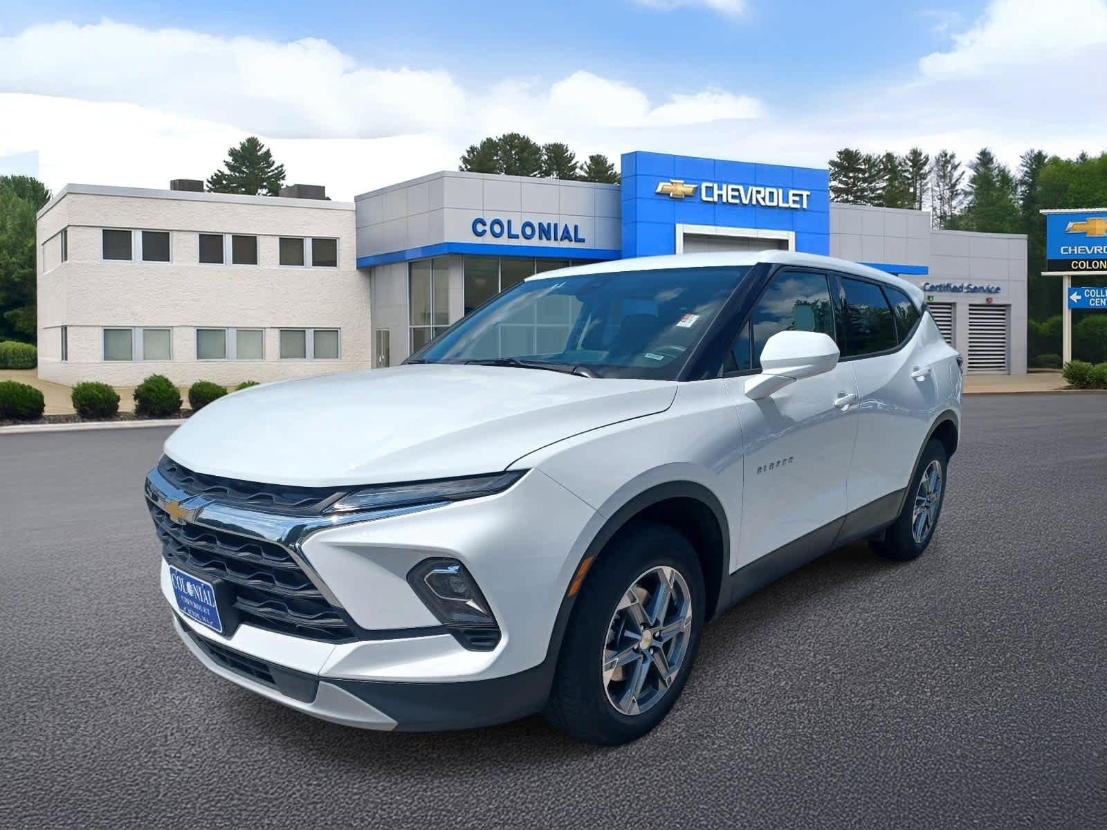 Used 2025 Chevrolet Blazer LT AWD/4WD image 1