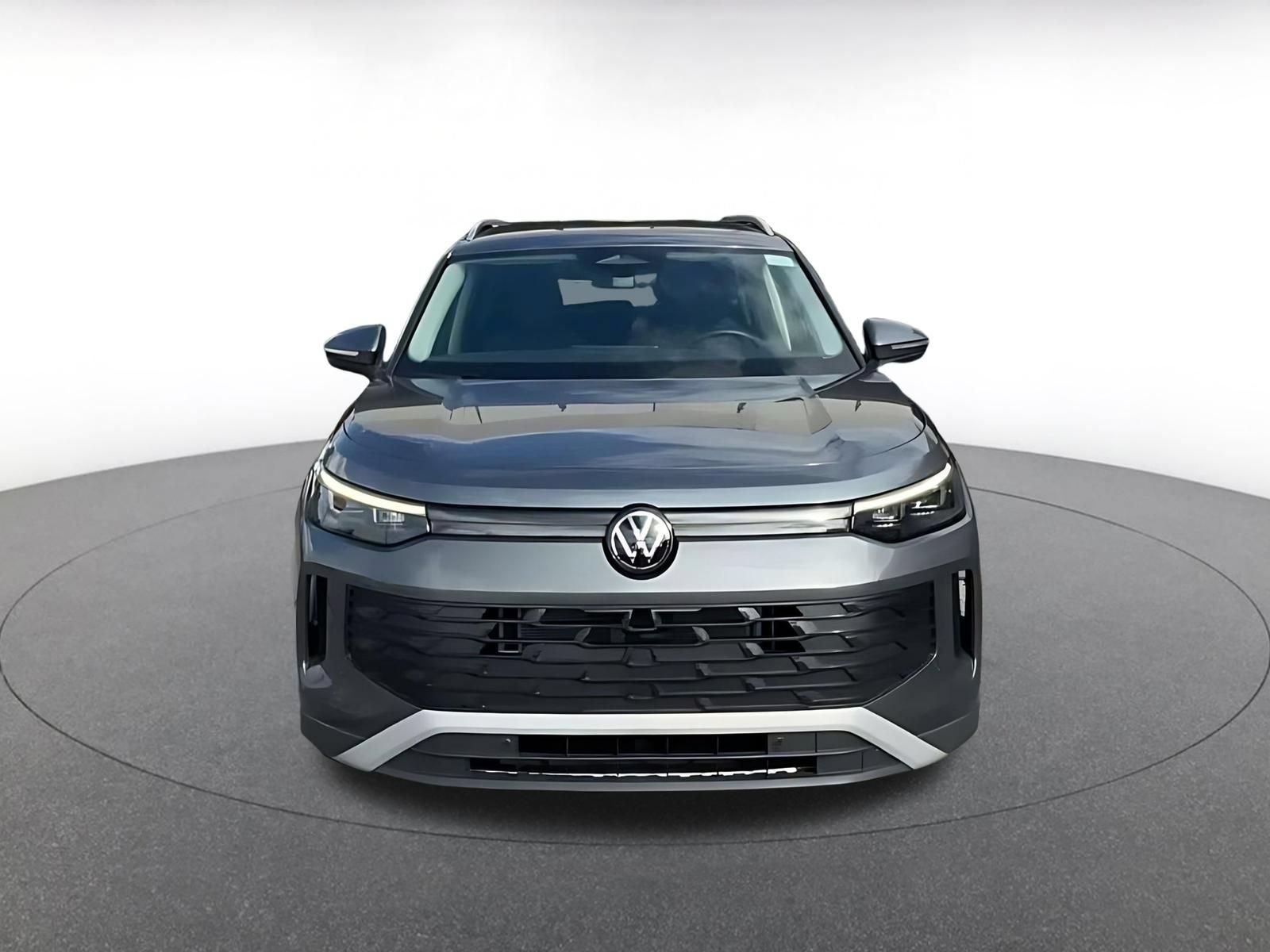 Used 2026 Volkswagen Tiguan SE AWD/4WD image 4