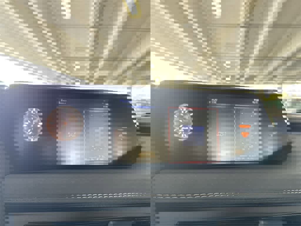 Used 2022 Lexus UX 250h w/ Premium Package image 18