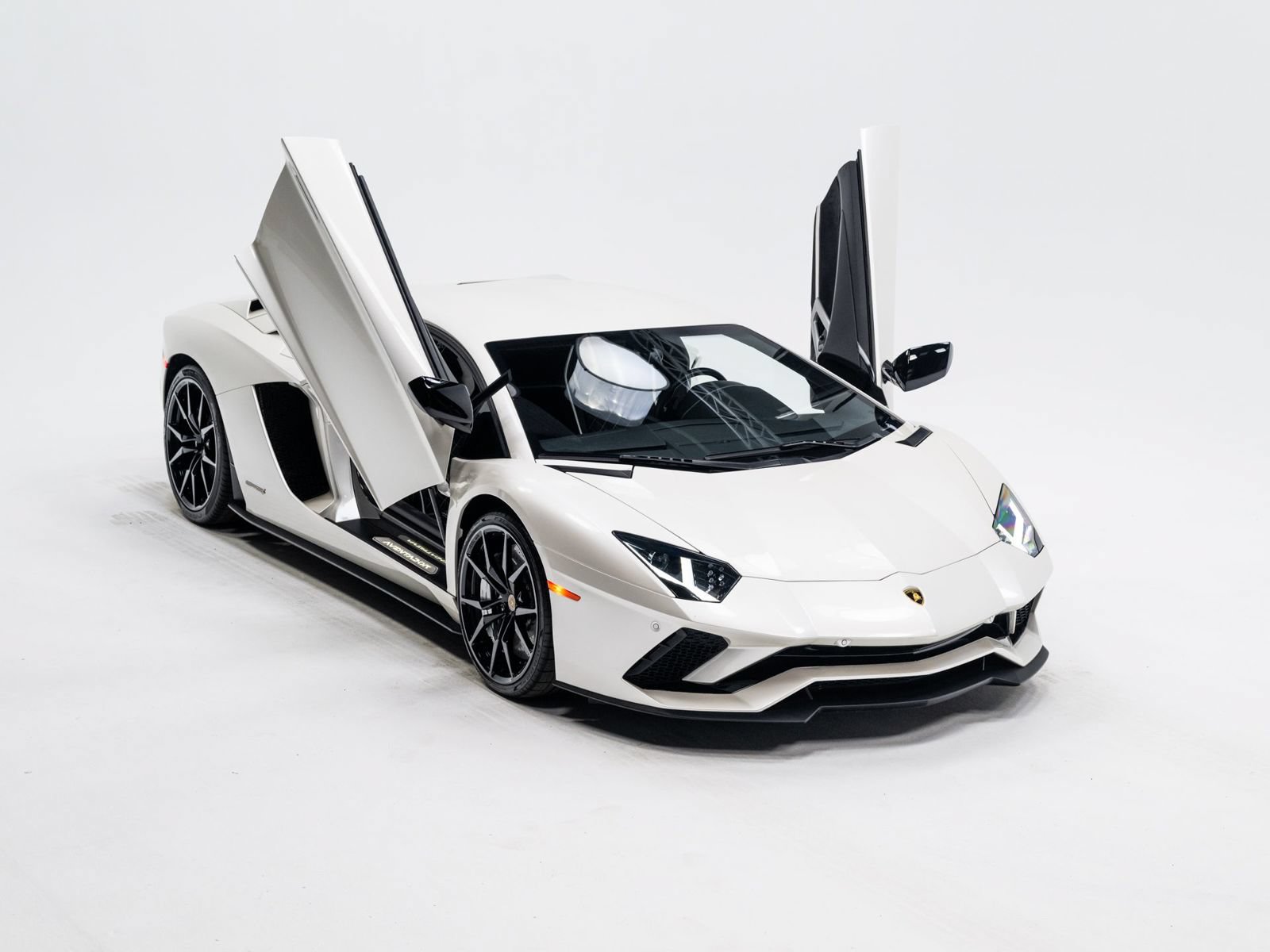 Used 2018 Lamborghini Aventador S AWD/4WD image 8