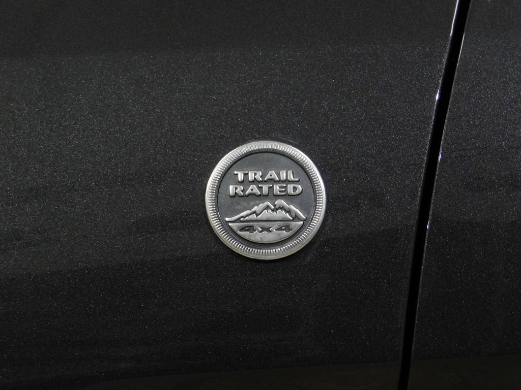 Used 2017 Jeep Grand Cherokee Overland AWD/4WD image 21