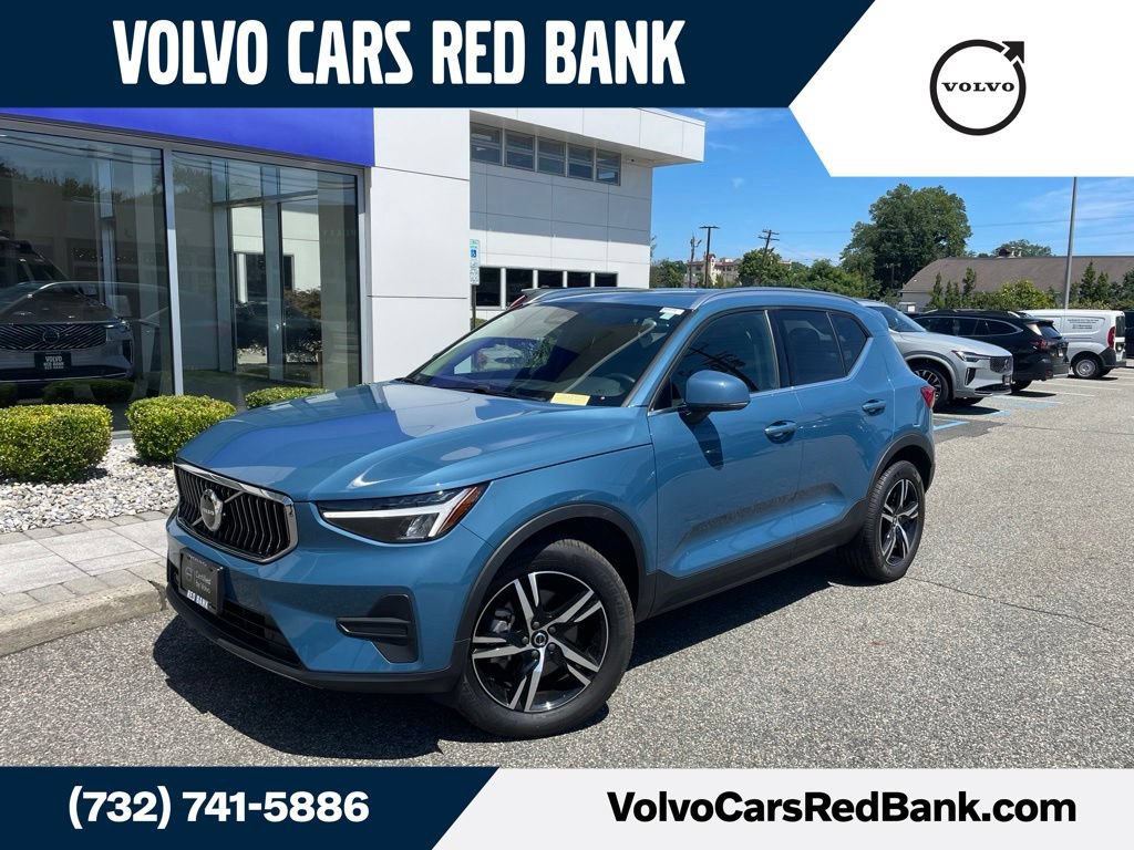 Used 2025 Volvo XC40 B5 Core