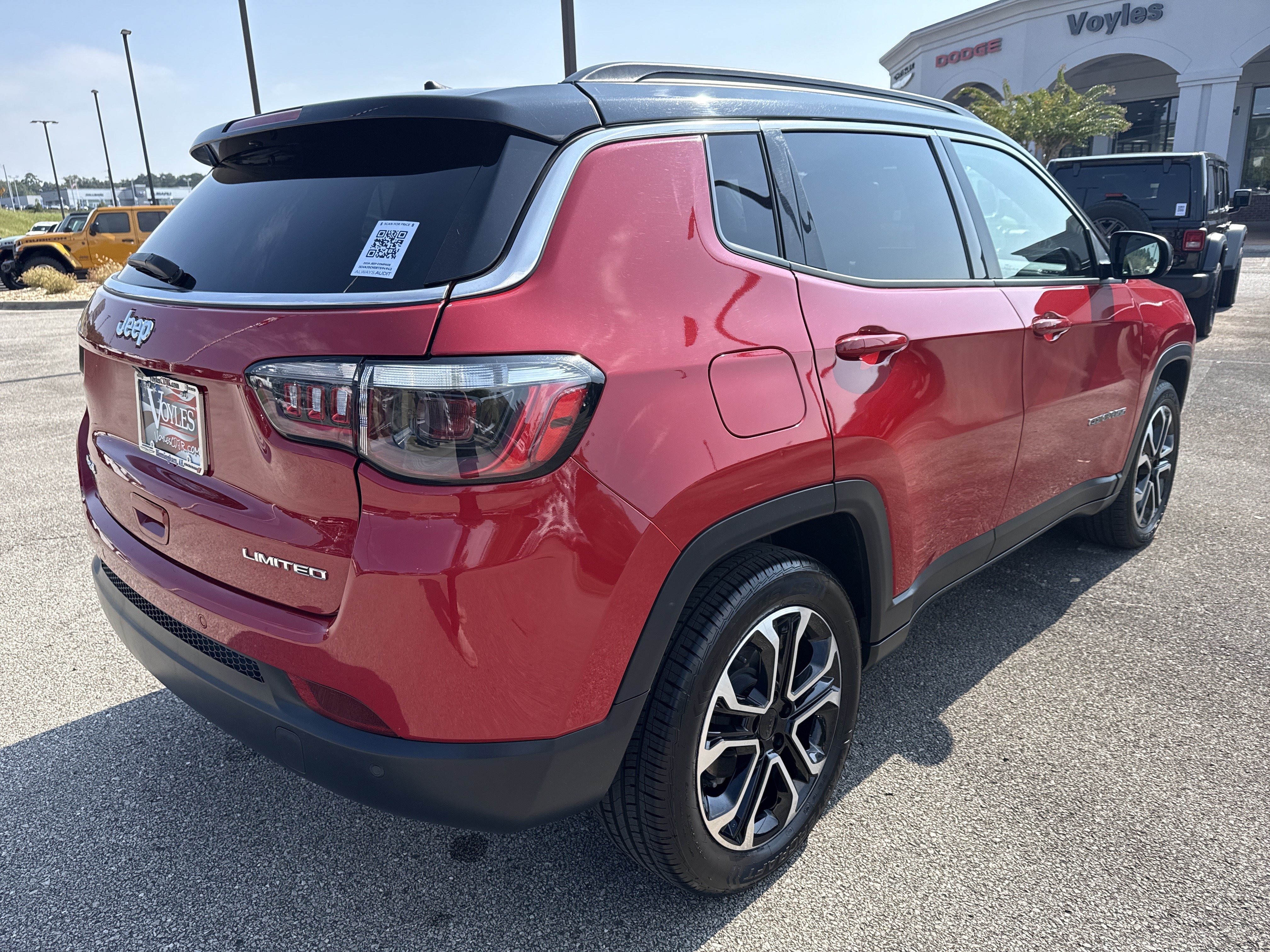 Used 2024 Jeep Compass Limited AWD/4WD image 7