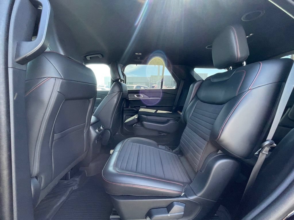 Used 2025 Ford Explorer ST-Line w/ Premium Package RWD image 21