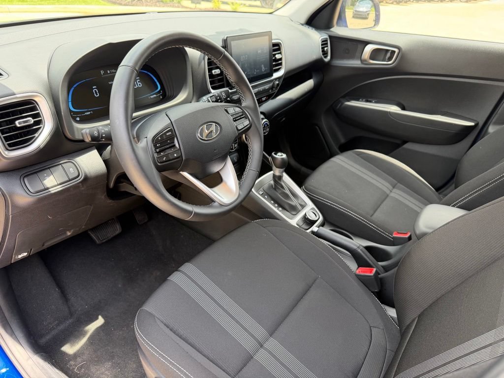 Used 2025 Hyundai Venue SEL FWD image 12