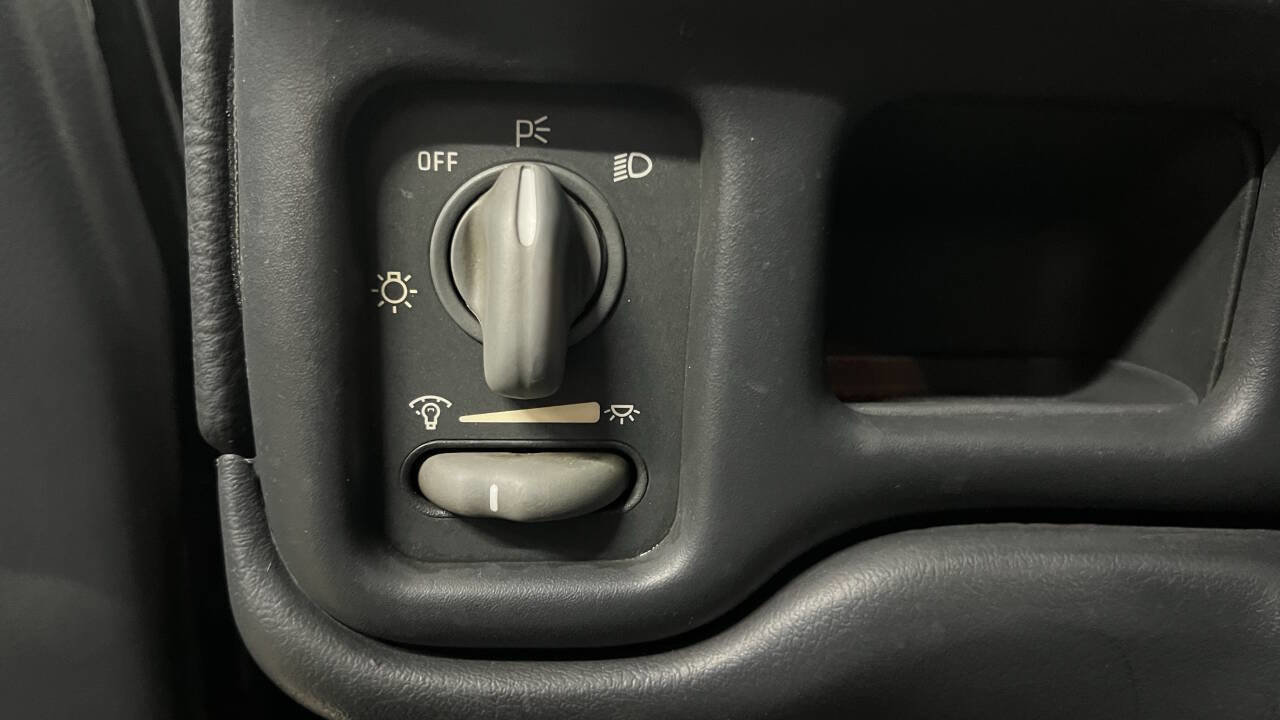 Used 1997 Pontiac Grand Prix GT w/ Opt Pkg image 18