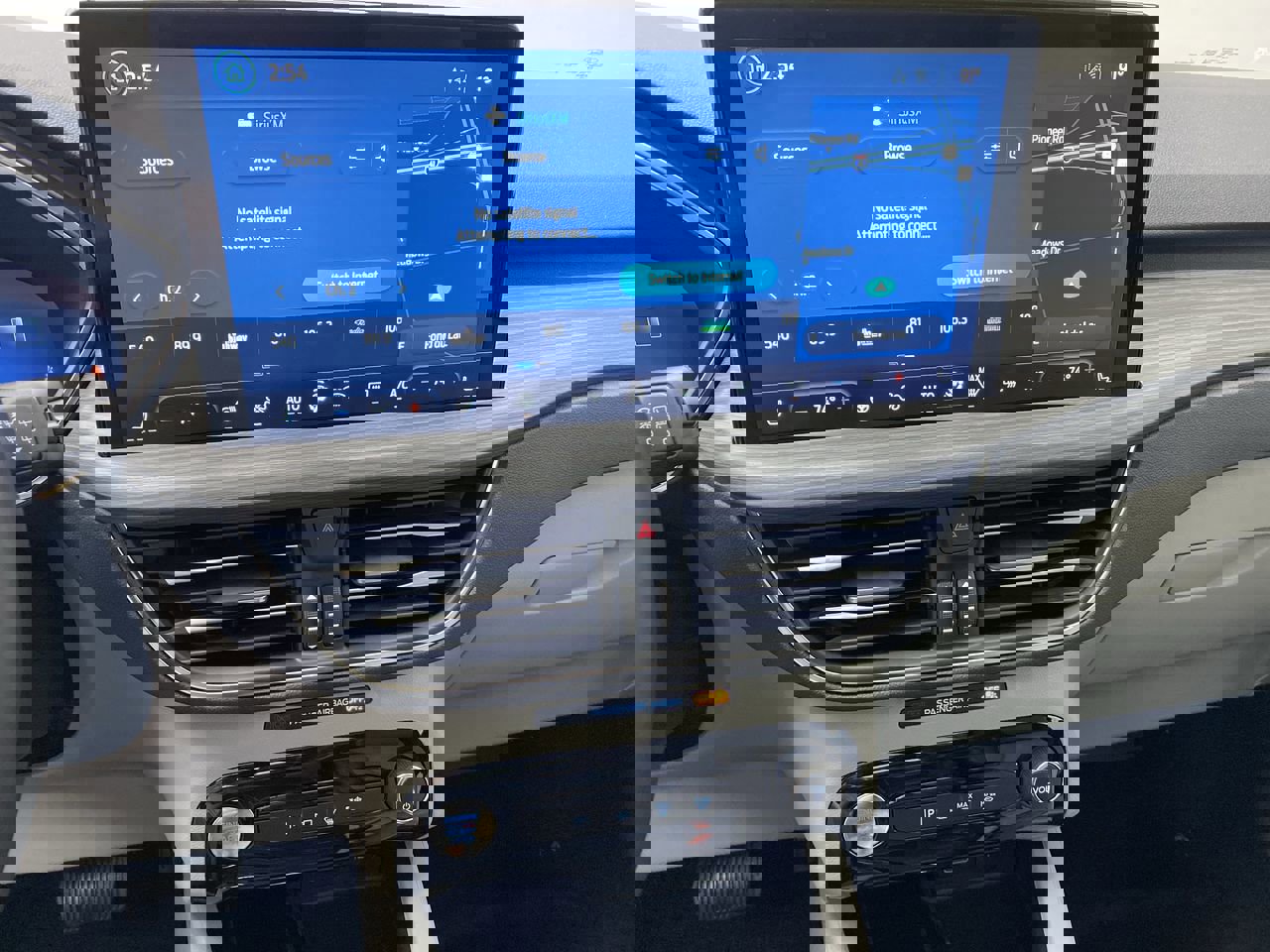 New 2024 Ford Escape SE w/ PHEV Premium Package image 17