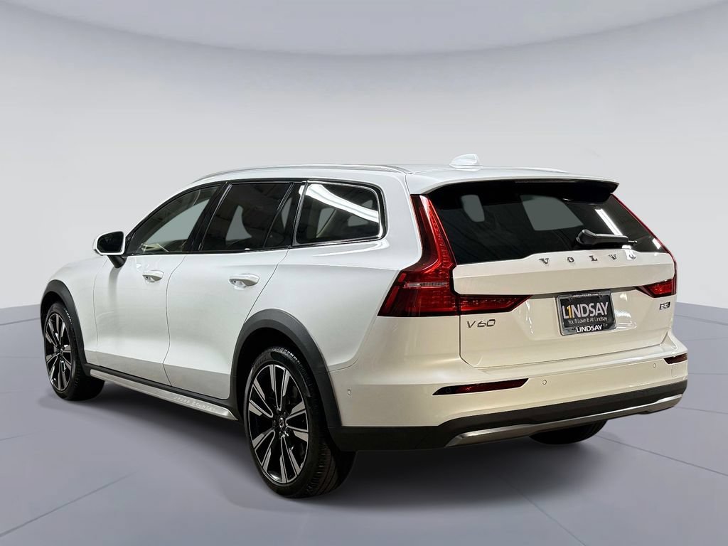 Used 2025 Volvo V60 B5 Cross Country Ultra AWD/4WD image 12