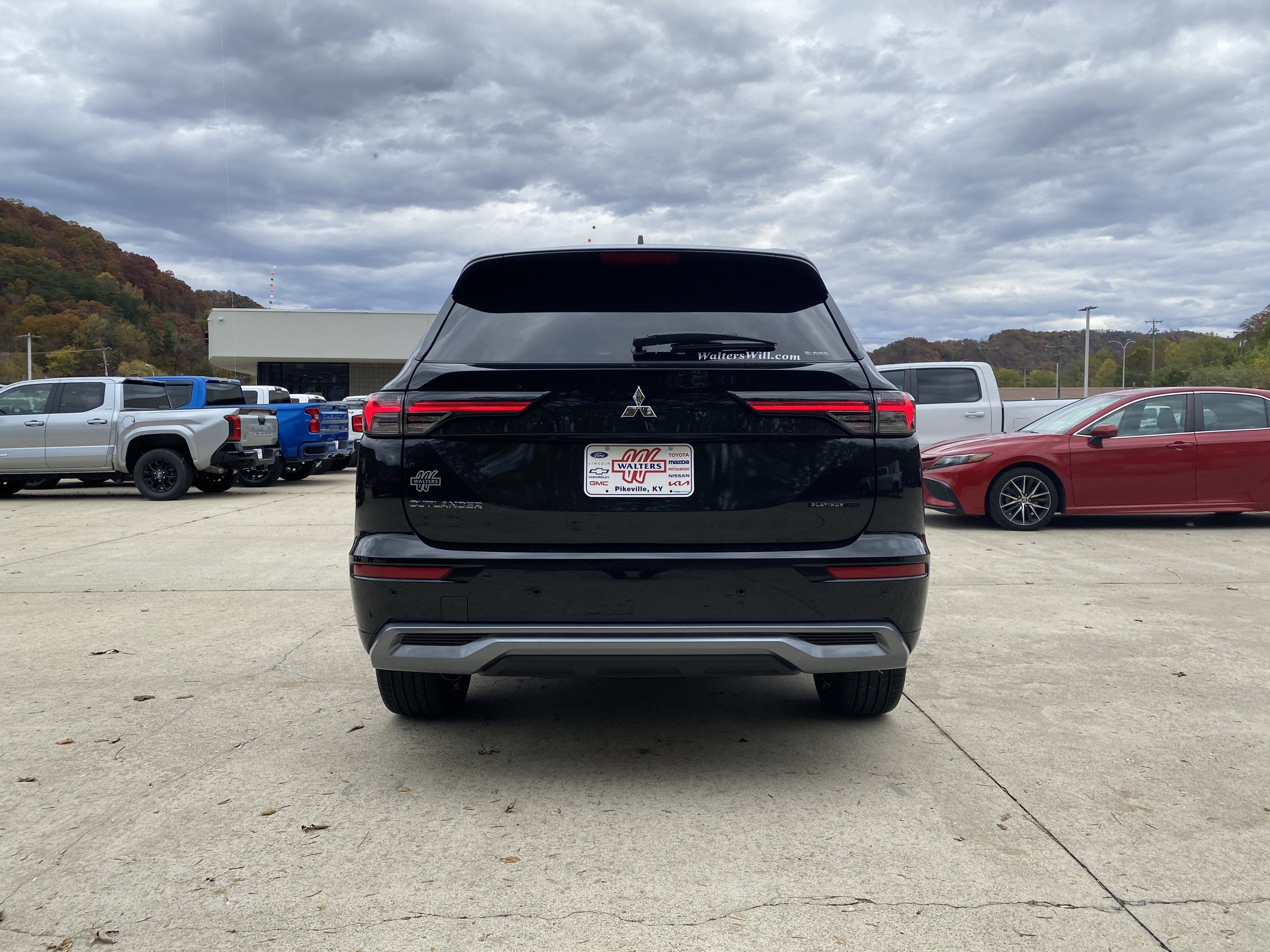 Used 2025 Mitsubishi Outlander AWD image 34