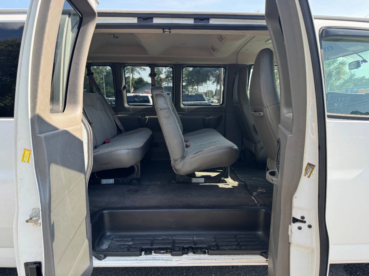 Used 2018 Chevrolet Express 3500 LT w/ LT Preferred Equipment Group RWD image 16