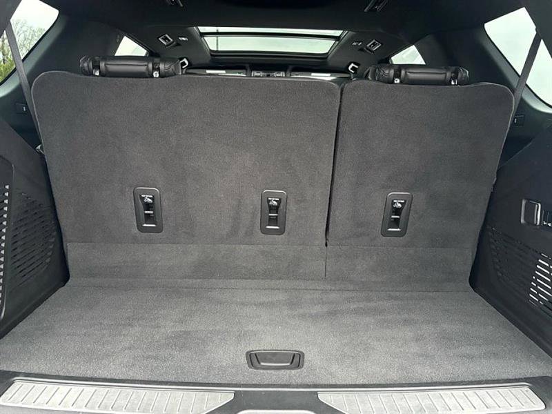 Used 2022 Chevrolet Tahoe Z71 w/ Luxury Package image 44